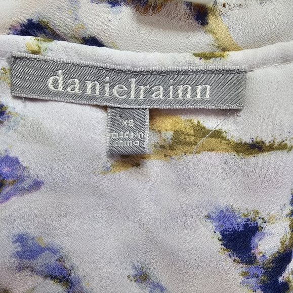 Daniel Rainn White Violet/Navy Floral Pleated Blouse - Picture 6 of 7